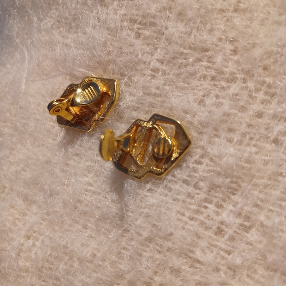Vintage Monet Blue and golden clip on earrings - Picture 3 of 4